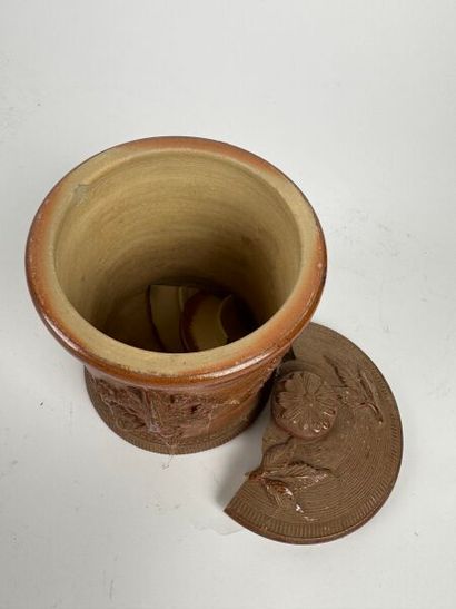 Lot de plusieurs pots à tabac
Grès XIXe siècle,...