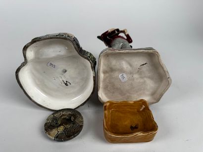 Two tobacco jars 
Barbotine 