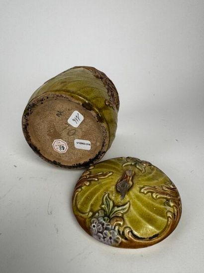 Série de plusieurs pots à tabac
Barbotine...