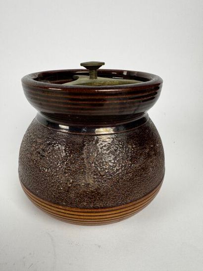 3 pots à tabac
Grès fin XIXe, début XXe siècle
Pot...