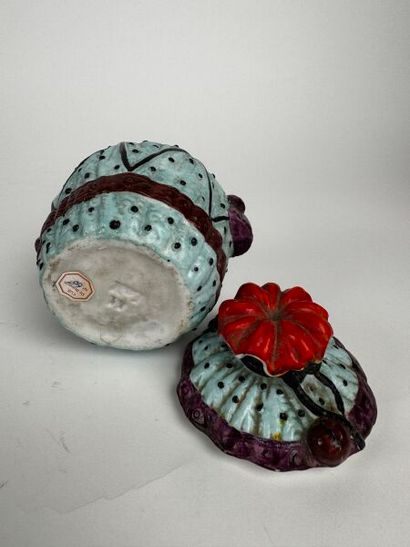 Pot à tabac
Porcelaine émaillée, vers 1840-1850
Pot...