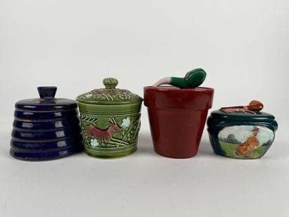 Réunion de pots à tabac
Porcelaine vernissée...