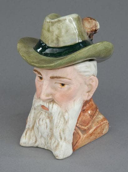 Late 19th-century stoneware
Small tobacco...