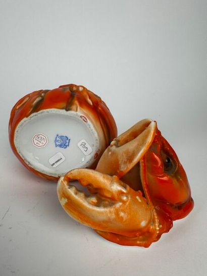 An unusual lobster-shaped tobacco jar with...