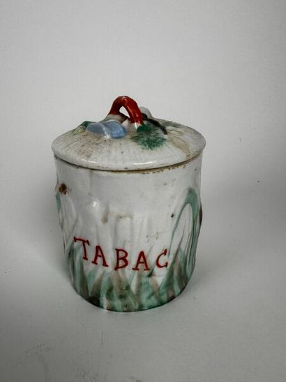 Lot de plusieurs pots à tabac
Biscuit partiellement...