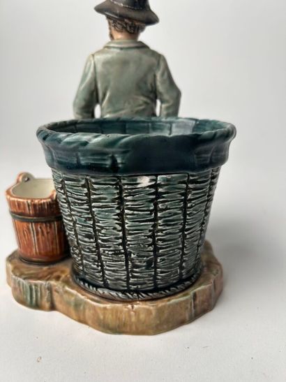 Tobacco jar 
Barbotine 
