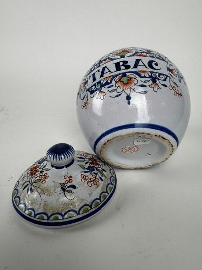 Lot de pots à tabac
Porcelaine vers 1970
Imitation...