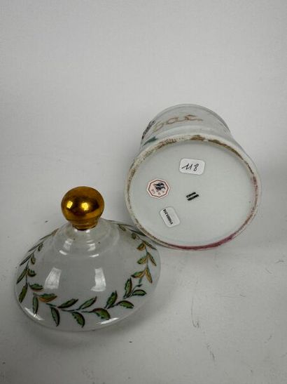Lot de pots à tabac
Porcelaine vers 1970
Imitation...