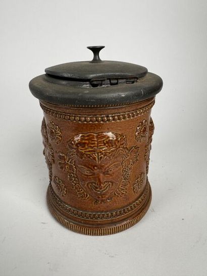 Lot de plusieurs pots à tabac
Grès XIXe siècle,...