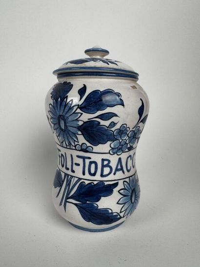 Lot de pots à tabac
Porcelaine vers 1970
Imitation...