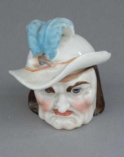Tobacco jar
19th-century porcelain.
A bandit's...