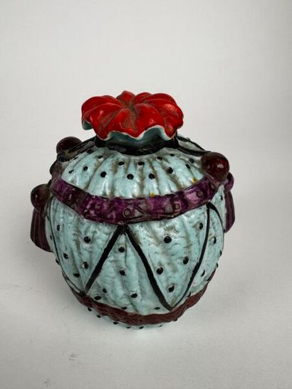 Pot à tabac
Porcelaine émaillée, vers 1840-1850
Pot...