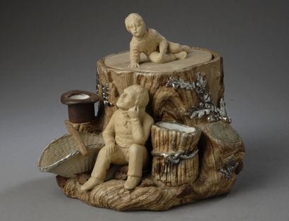 A large tobacco jar depicting a traveler...