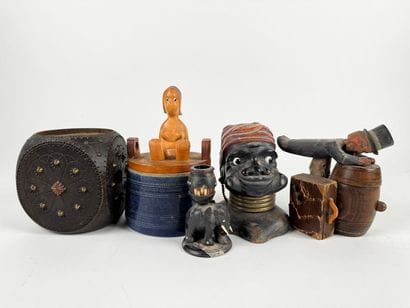 Lot de plusieurs pots à tabac en bois vers...