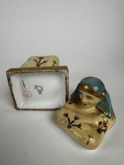 Tobacco jar
Limoges porcelain, 1950
An Egyptian...