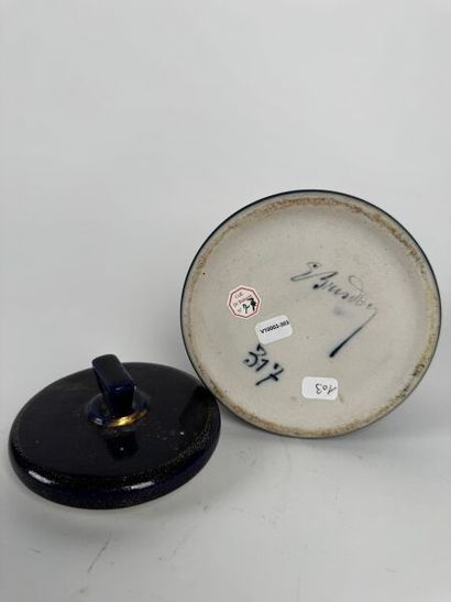 Réunion de pots à tabac
Porcelaine vernissée...