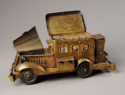 Early 20th-century engraved brass tobacco...