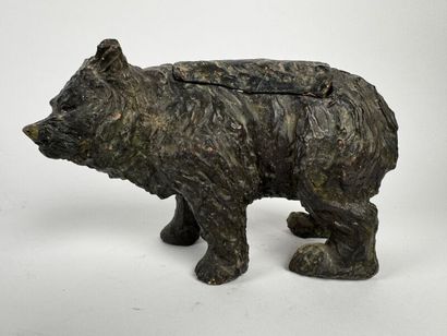 Pot à tabac représentant un ours sur ses...