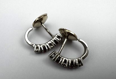 Paire de boucles d'oreilles or gris rubis...