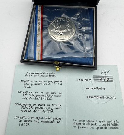 Ensemble de piéforts, avec certificats comprenant
2...