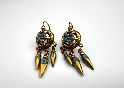 Paire de boucles d'oreilles en or et émaux...
