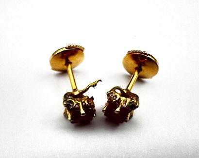 Paire de boucles d'oreilles rubis synthétiques...