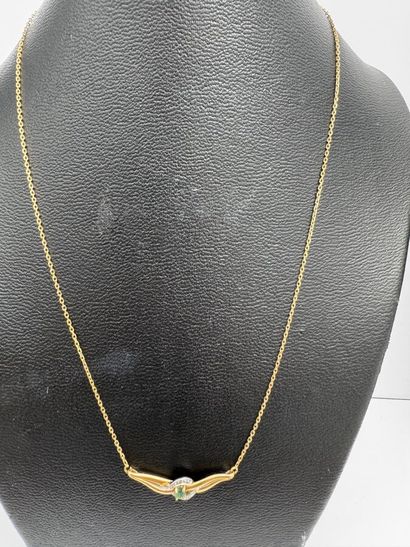 Collier or et petite émeraude 2,8 g brut...