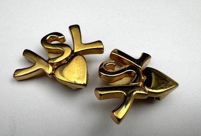 YSL, une paire de boucles d'oreilles en clips...