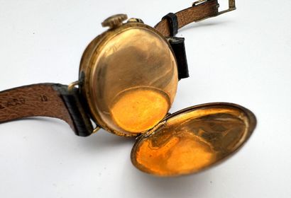 Une montre boitier or poinçon tête de cheval...