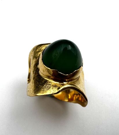 Roland Schad bague or 18 k ornée d'un cabochon...