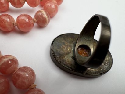 Collier, boucles d'oreilles et bague en ...