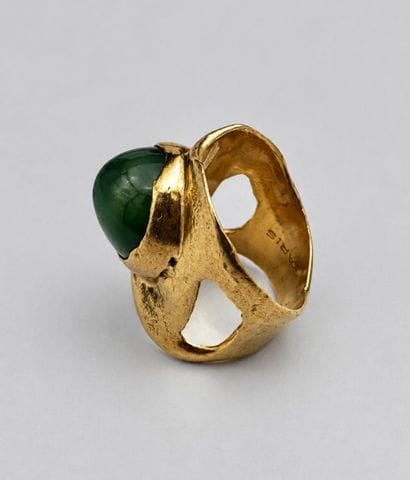 Roland Schad bague or 18 k ornée d'un cabochon...