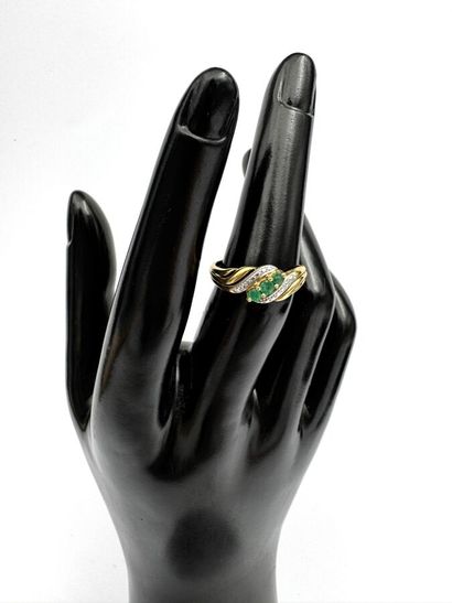 Bague en ors bicolores 18k ornée d'un ligne...