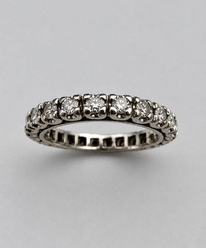 Alliance américaine or gris 18 k entourage...