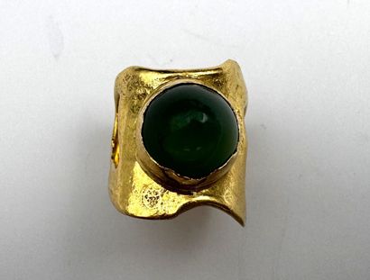 Roland Schad bague or 18 k ornée d'un cabochon...