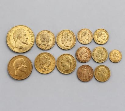 Un lot de pièces de collection en or se composant...