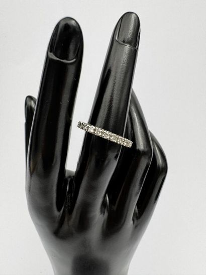 Alliance américaine or gris 18 k entourage...