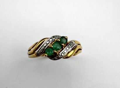 Bague en ors bicolores 18k ornée d'un ligne...
