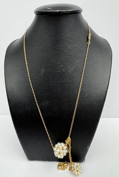 Deux chaînes or 18k 4,6 g et pendentifs ...