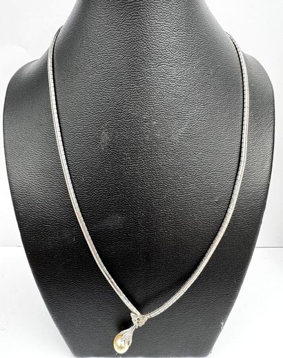 Collier mailles articulées or gris et perle...