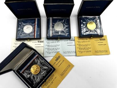 Ensemble de piéforts, avec certificats comprenant
2...