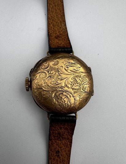 Une montre boitier or poinçon tête de cheval...