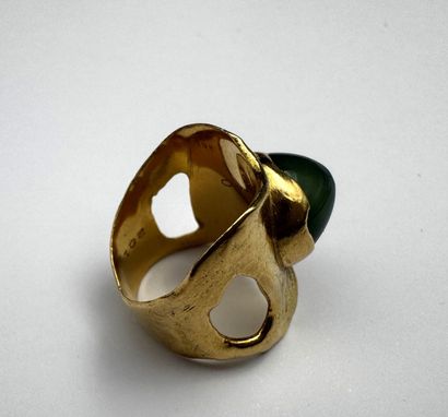 Roland Schad bague or 18 k ornée d'un cabochon...