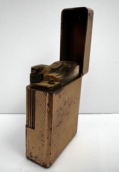 Briquet Dupont plaqué (chocs, usures)
