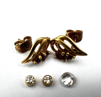 Paire de boucles d'oreilles or et rubis 1,3...