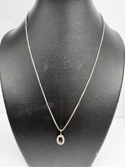 Chaîne or gris 3,7 g et pendentif or orné...