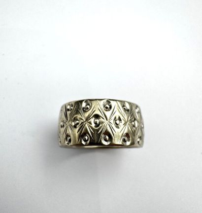 Bague or gris à motifs losangiques 5,9 g
taille...
