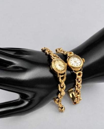 Deux montres de dame or 18K 15,4 gr brut...
