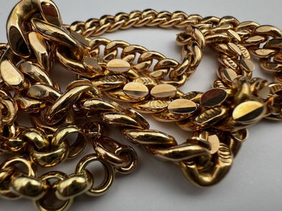 Une chaine or 18k marquée au poids
25,7g...