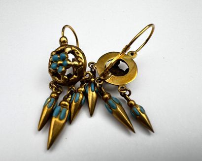 Paire de boucles d'oreilles en or et émaux...
